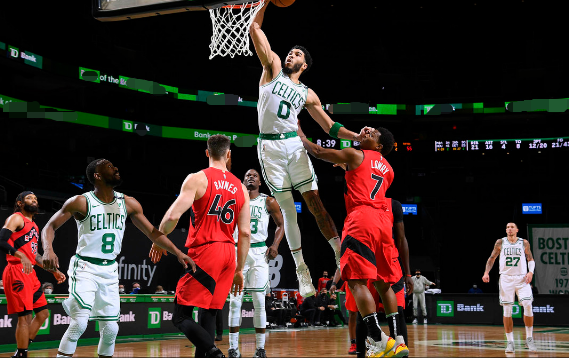  塔图姆35分绿军横扫猛龙  