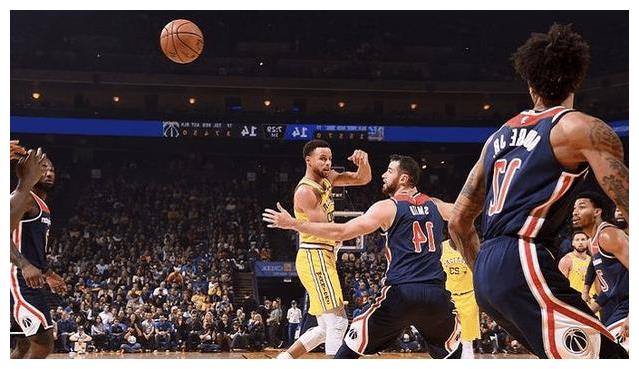  库里三分球里程碑，历史第一人  