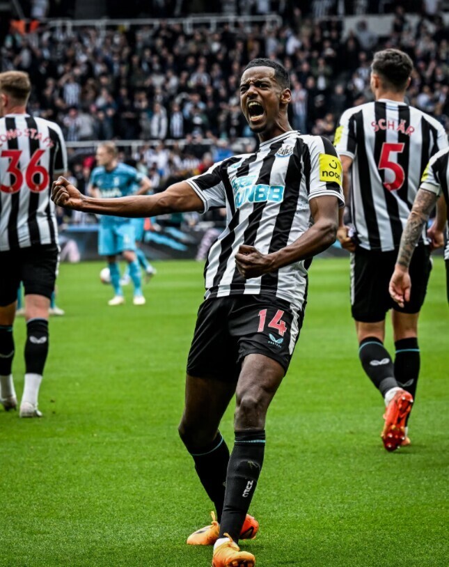  埃弗顿保级关键战艰难战平诺丁汉森林